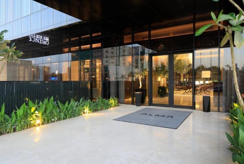Property building, Facade/entrance