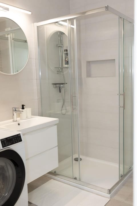 Shower, Bathroom, washing machine