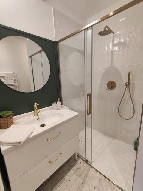 Shower, Bathroom, hair dryier, towels