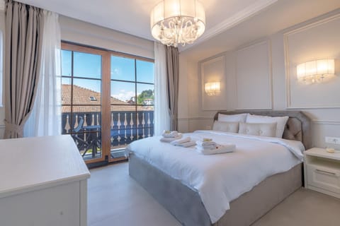 Bed, Balcony/Terrace, Bedroom