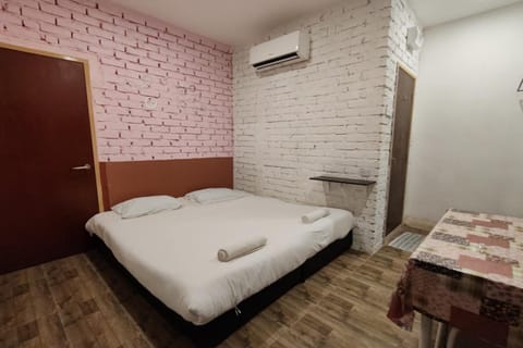 Bedroom, air conditioner