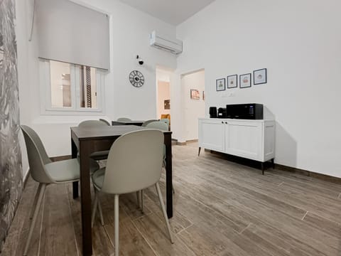 Living room, Seating area, Dining area, oven, air conditioner