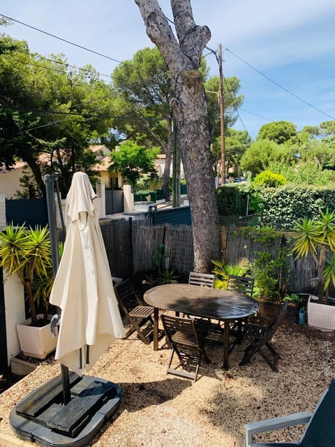 Modern duplex with AC and garden, just 350m to sea side House in Sausset-les-Pins