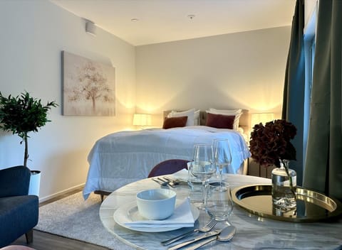 Bed, Photo of the whole room, Dining area, Bedroom