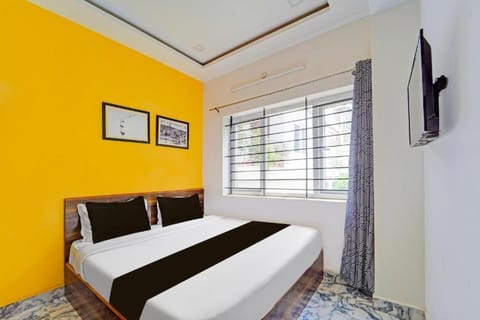Bed, TV and multimedia, Bedroom