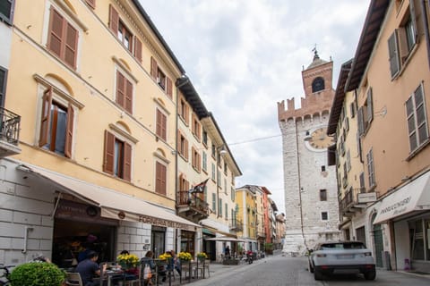 Property building, Day, Neighbourhood, City view, Street view, Location