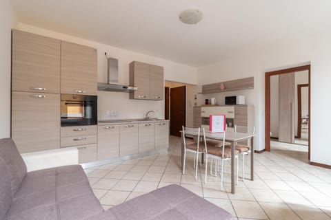 Kitchen or kitchenette, Living room, Seating area, Dining area, oven, pet friendly, stove