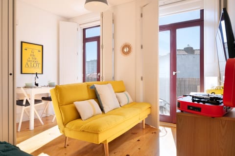 TV and multimedia, Living room, Seating area, Dining area, Evening entertainment