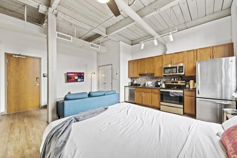 2125 Superior Living Apartment in Cleveland Heights