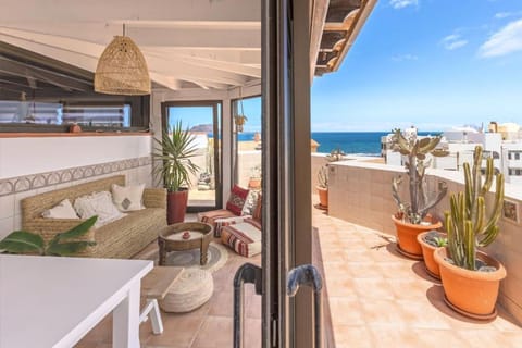 Day, View (from property/room), Balcony/Terrace, Seating area, Sea view