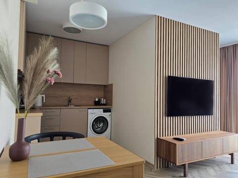 Communal lounge/ TV room, Kitchen or kitchenette, Evening entertainment