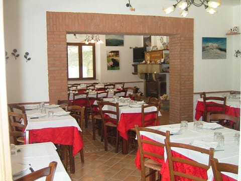 Lounge or bar, Food and drinks