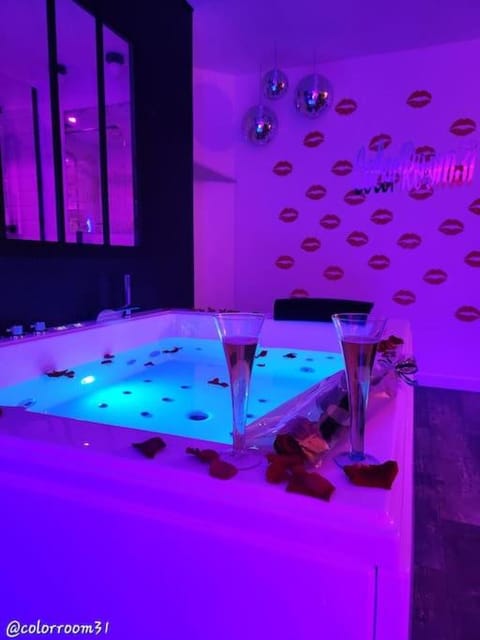 Hot Tub, Living room