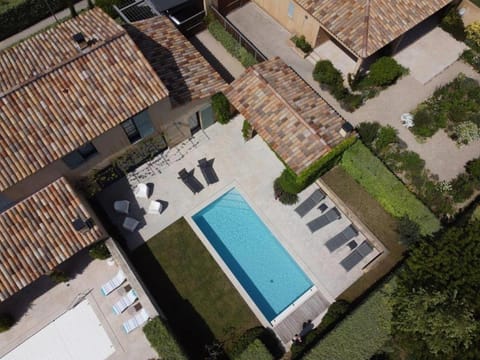 Property building, Bird's eye view, Garden, Garden view, Swimming pool, sunbed