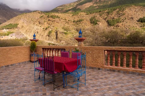 Patio, Nearby landmark, Day, Natural landscape, View (from property/room), Balcony/Terrace, Dining area, Mountain view