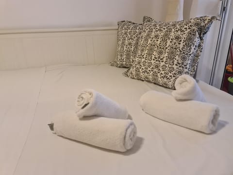 Bed, Photo of the whole room, Bedroom, towels