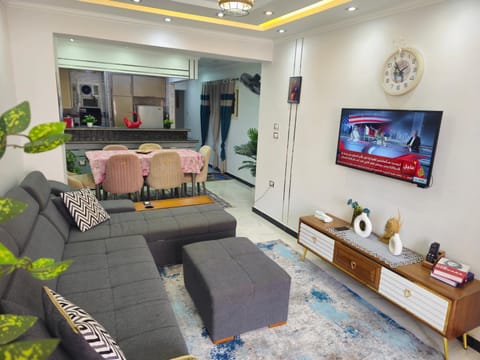Communal lounge/ TV room, TV and multimedia, Living room, Seating area, Evening entertainment