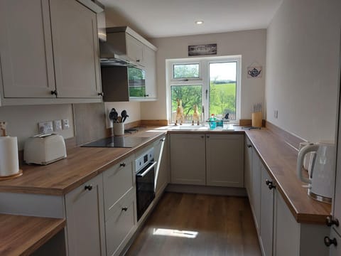 Coffee/tea facilities, Kitchen or kitchenette, dishwasher, minibar, pet friendly, stove, toaster