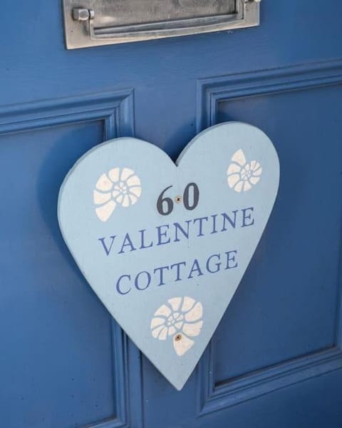 Holiday Cottage with Seafront Beach Hut, Lyme Regis, Dorset House in Lyme Regis