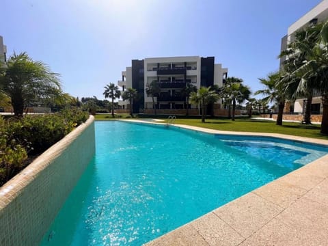 Property building, Day, Garden, Garden view, Swimming pool