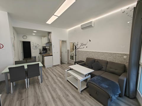 Living room, Seating area, Dining area, air conditioner