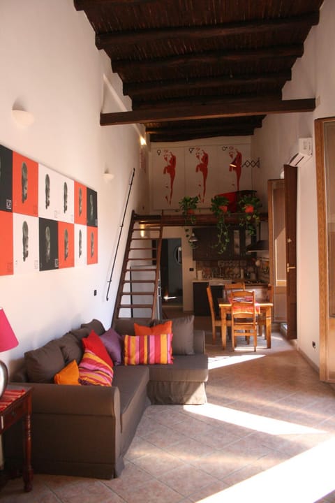 Communal lounge/ TV room, Bed, Communal kitchen