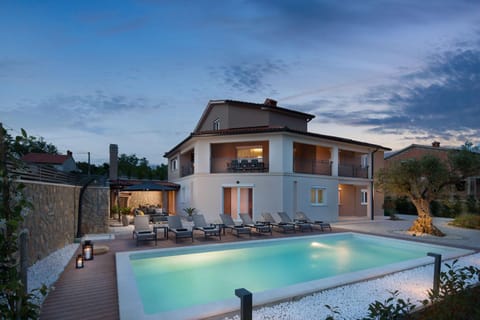 Property building, Patio, Pool view, Swimming pool, sunbed