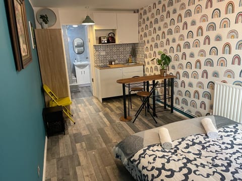 Bed, Kitchen or kitchenette, Bedroom, wardrobe