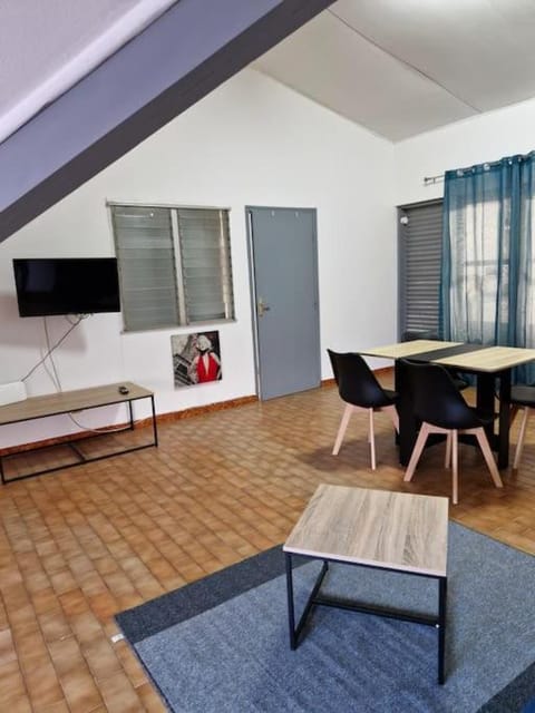 Communal lounge/ TV room, TV and multimedia, Dining area