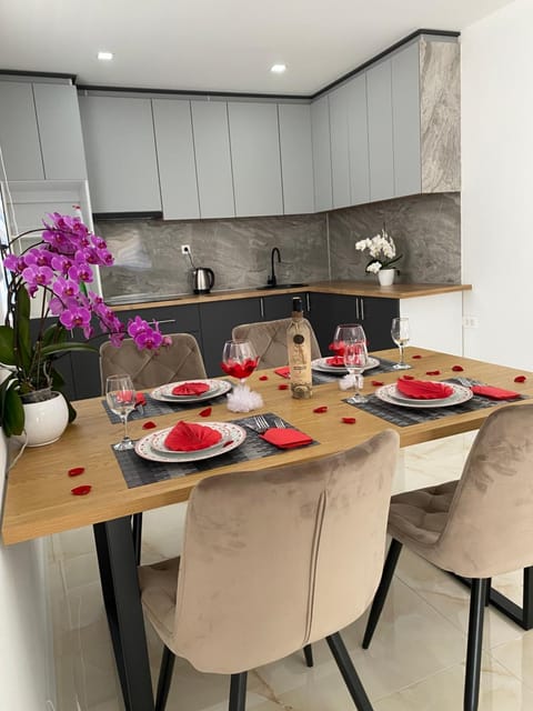 Kitchen or kitchenette, Food and drinks