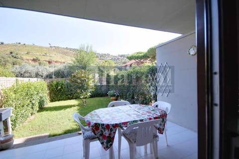 Garden, Dining area