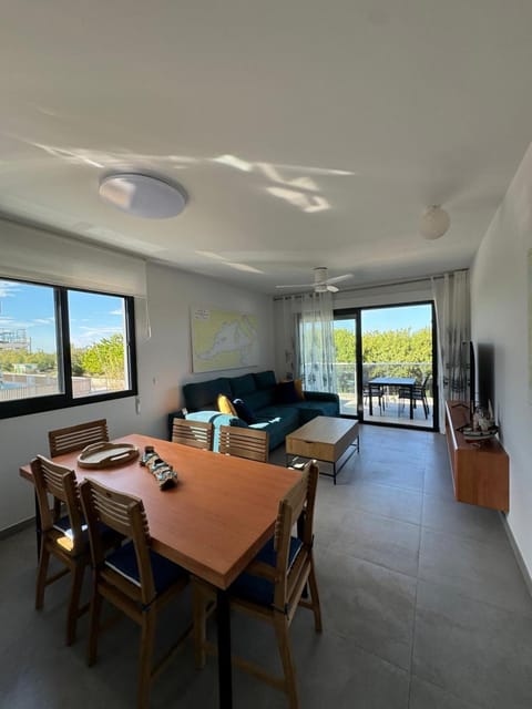 TV and multimedia, Living room, Dining area