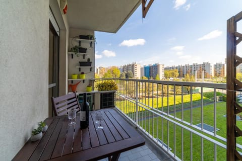 Property building, Patio, Spring, Day, View (from property/room), Balcony/Terrace, Garden view