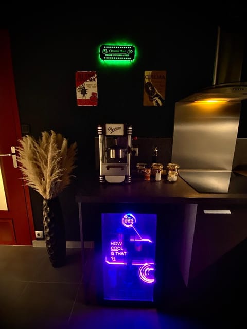 Coffee/tea facilities, Kitchen or kitchenette, Lounge or bar, minibar, kitchen