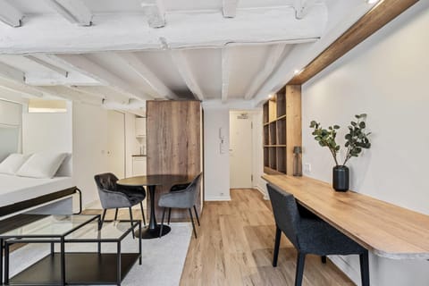 Bed, Kitchen or kitchenette, Living room, Photo of the whole room, Seating area, Dining area, Bedroom, wardrobe