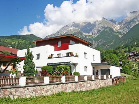 Property building, Facade/entrance, Facade/entrance, Summer, Garden, Balcony/Terrace