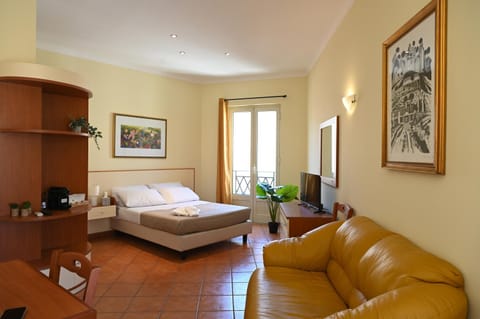 Bed, Living room, Photo of the whole room, Seating area, Bedroom