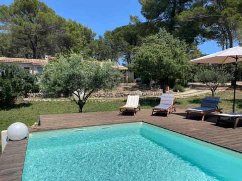 Villa au calme dans un domaine boisé Villa in French Riviera