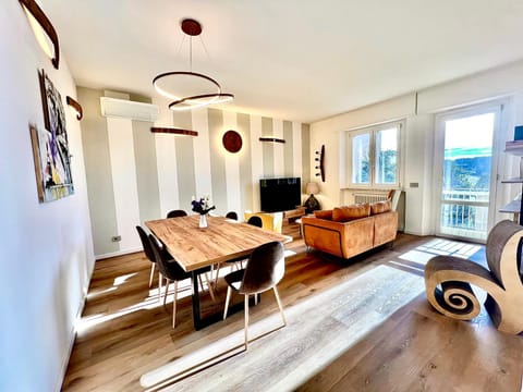 Communal lounge/ TV room, TV and multimedia, Living room, Seating area, Dining area, Evening entertainment