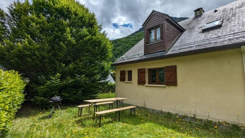 Property building, Spring, Garden, Garden view