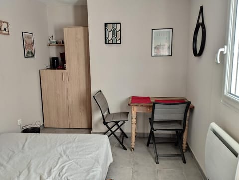 chambre avec un accès indépendant et salle de bain et toilette privatifs Vacation rental in Hauts-de-France
