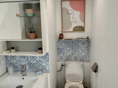 chambre avec un accès indépendant et salle de bain et toilette privatifs Vacation rental in Hauts-de-France