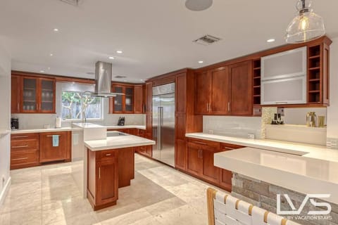 Imperial Waterfront Villa- Walk to Beach Pool & Spa House in Lauderdale-by-the-Sea