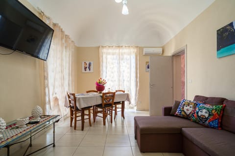 TV and multimedia, Living room, Dining area, air conditioner