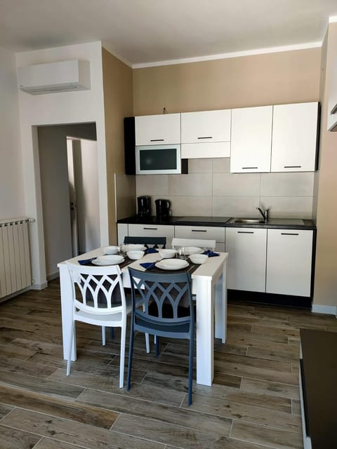 Kitchen or kitchenette, pet friendly, stove