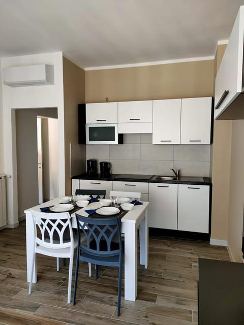 Kitchen or kitchenette, Dining area, pet friendly, stove