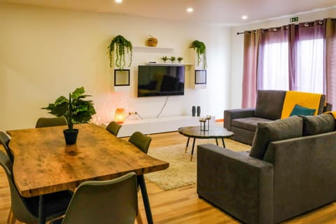 Communal lounge/ TV room, TV and multimedia, Living room, Seating area