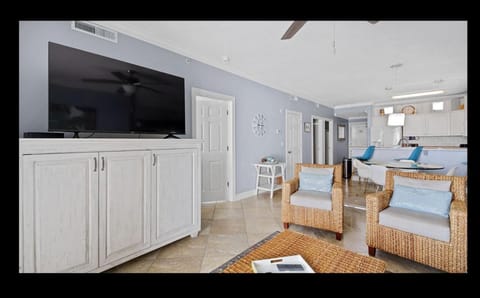 Beautiful Beachfront Views - The Retreat at Emerald Isle Apartment hotel in Panama City Beach