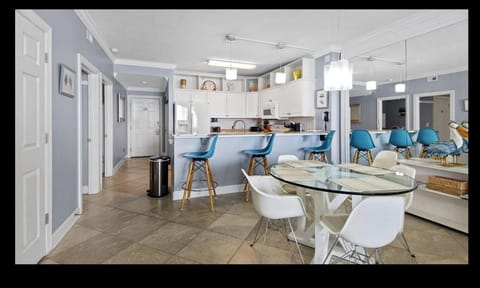 Beautiful Beachfront Views - The Retreat at Emerald Isle Apartment hotel in Panama City Beach