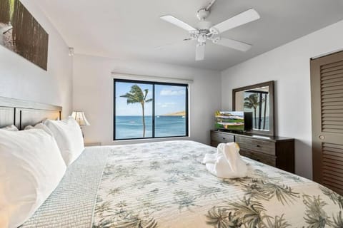 Kihei Beach Resort 501- Remodeled 2 bedroom oceanfront gem on 6 mile beach Apartment in Kalaepohaku